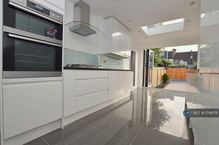 5 Bedroom Terraced House To Rent In Nutfield Road, London, E15