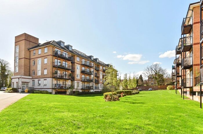 2 Bedroom Flat To Rent In Worcester Close, London, SE20