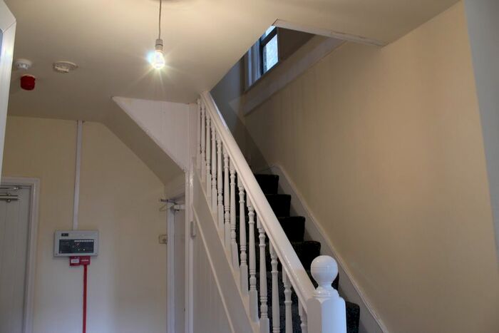 8 Bedroom Terraced House To Rent In Harlaxton Drive, Nottingham, NG7
