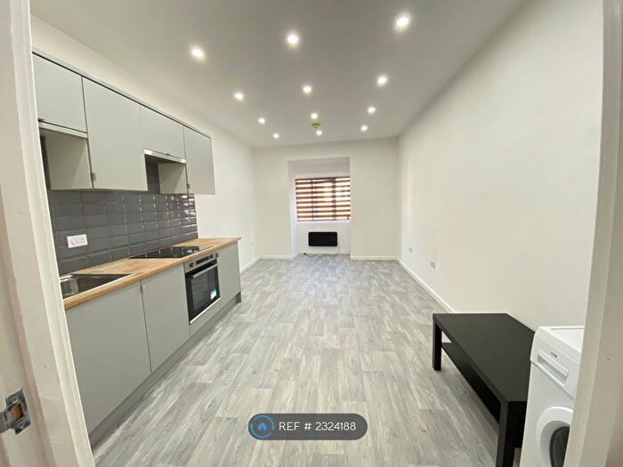 2 Bedroom Flat To Rent In Abbeydale Road, Sheffield, S7