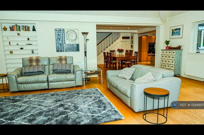 4 Bedroom Detached House To Rent In Milestone Avenue, Charvil Reading, RG10