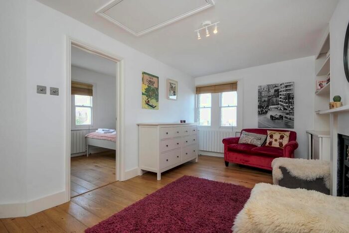 1 Bedroom Flat To Rent In Onslow Road, Richmond, TW10