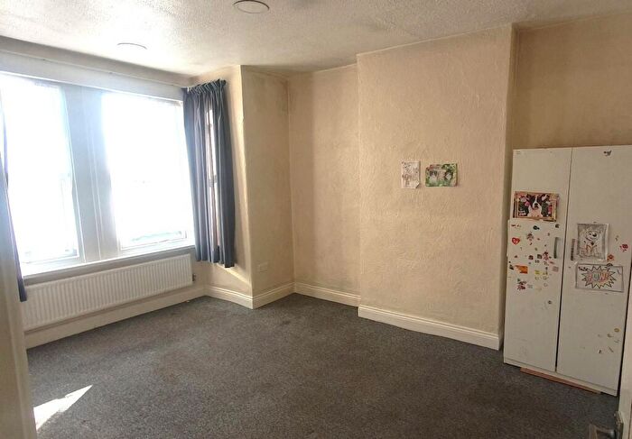2 Bedroom Flat To Rent In Seymour Gardens, London, IG1