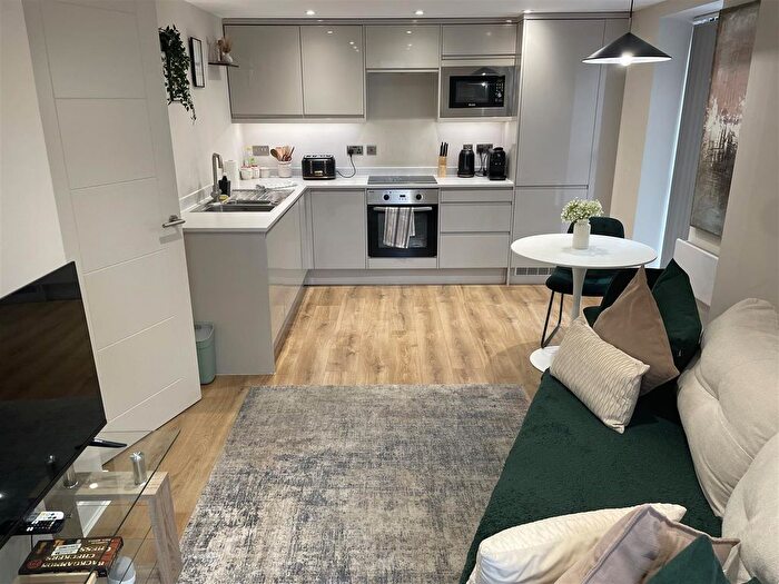 1 Bedroom Flat To Rent In North Street, Leeds, LS2