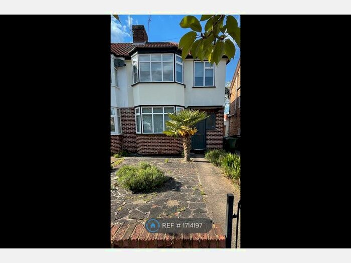 3 Bedroom Semi-Detached House To Rent In Oakhampton Road, London, NW7