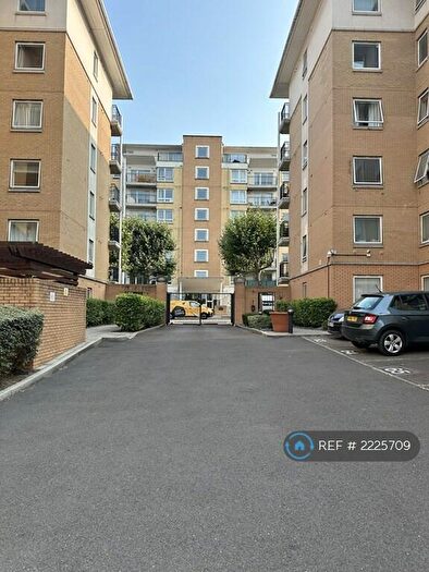 2 Bedroom Flat To Rent In Sail Court, London, E14