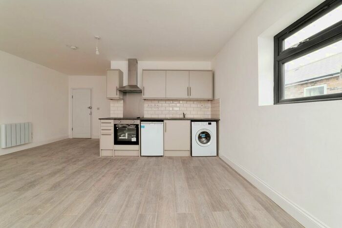 Apartment To Rent In High Street, Walthamstow, London, E17