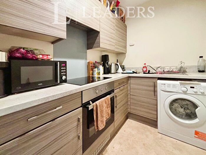 2 Bedroom Apartment To Rent In Western Road, BN1