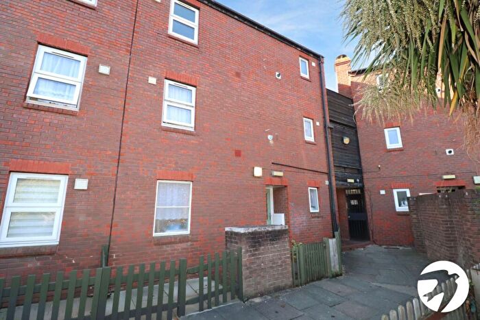 1 Bedroom Maisonette For Sale In Leatherbottle Green, Erith, DA18