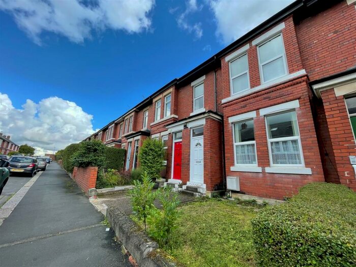 2 Bedroom Flat To Rent In Hyde Terrace, South Gosforth, Newcastle Upon Tyne, NE3