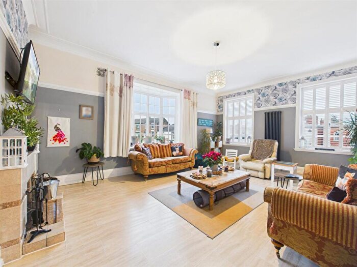 4 Bedroom Detached House For Sale In Market Place, Alford, LN13