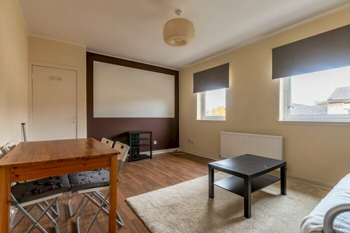 3 Bedroom Flat To Rent In West Pilton Avenue Edinburgh United Kingdom, EH4