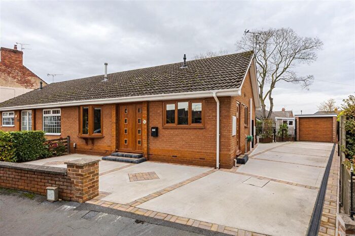2 Bedroom Semi-detached Bungalow For Sale In Victoria Road, Scunthorpe, DN16