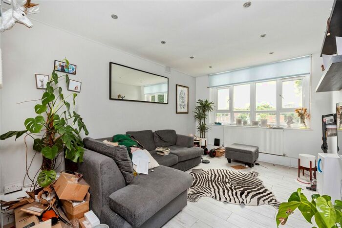 3 Bedroom Flat To Rent In Nelson Mandela House, Cazenove Road, London, N16