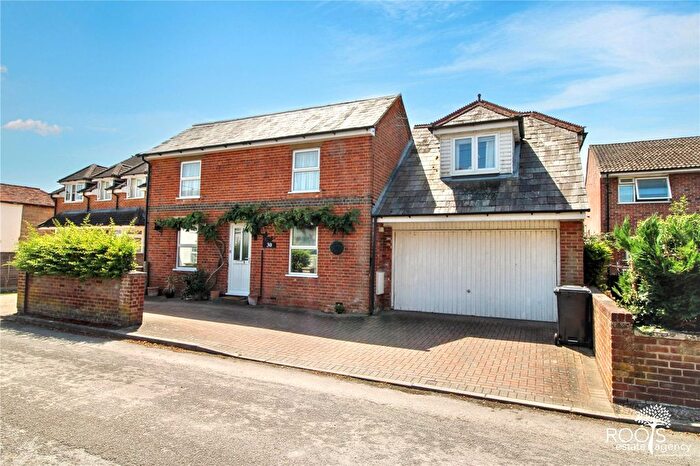 4 Bedroom Detached House For Sale In St Johns Road, Thatcham, RG19