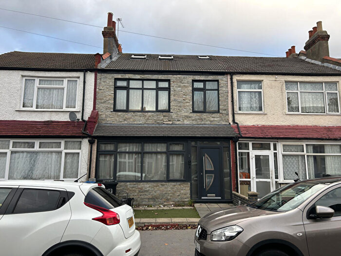 4 Bedroom Terraced House For Sale In Trafford Road, Thornton Heath, Greater London, CR7