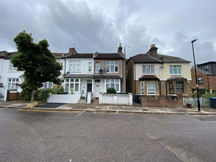 3 Bedroom End Of Terrace House To Rent In Stanley Road, Bounds Green, ., N11