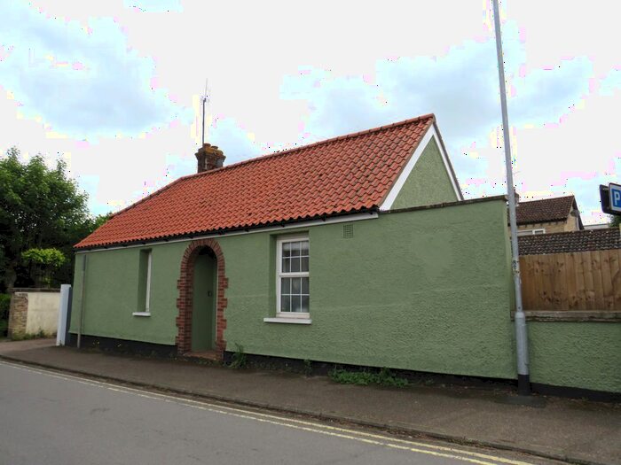 2 Bedroom Bungalow To Rent In Fitzroy Street, Newmarket, CB8