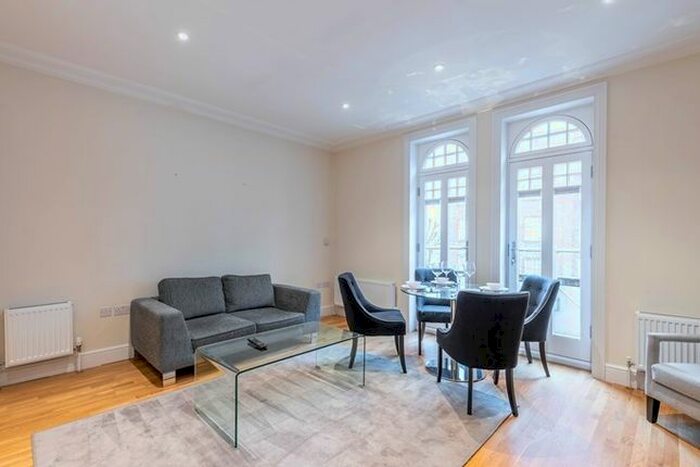 2 Bedroom Flat To Rent In Hamlet Gardens, London, W6