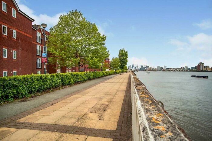 2 Bedroom Flat To Rent In Harlinger Street, London, SE18