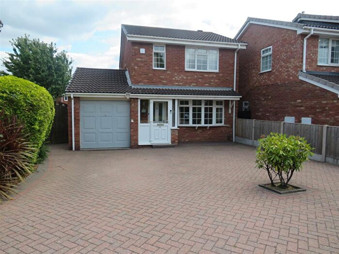 3 Bedroom Detached House For Sale In Springbrook Close, Castle Bromwich., B36