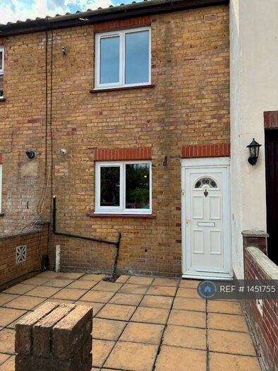 2 Bedroom Terraced House To Rent In Goldsdown Road, Enfield, EN3