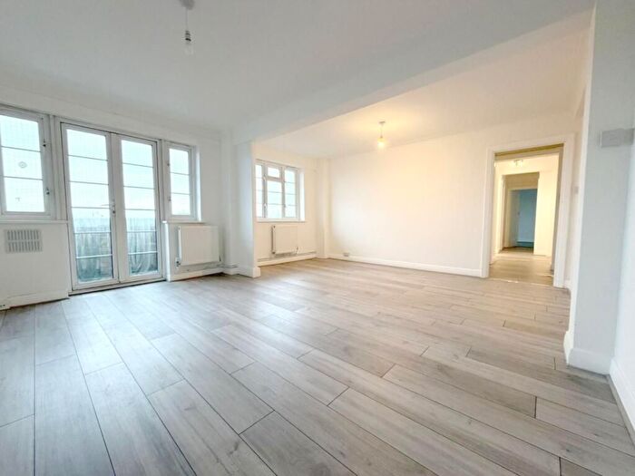 2 Bedroom Flat To Rent In Ashford Road, Cricklewood, London, NW2