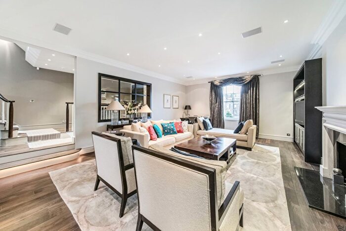 3 Bedroom Flat To Rent In Eaton Place, Belgravia, London, SW1X