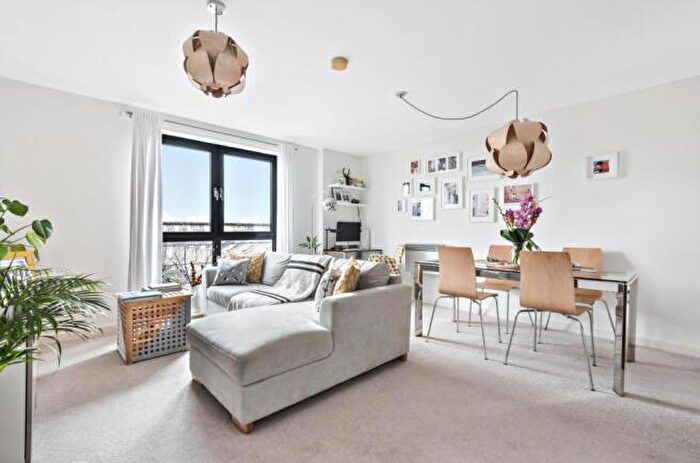 2 Bedroom Apartment To Rent In Kitchen Court, Brisbane Road, Leyton, E10