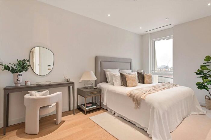 2 Bedroom Flat To Rent In Prospect Way, London, SW11