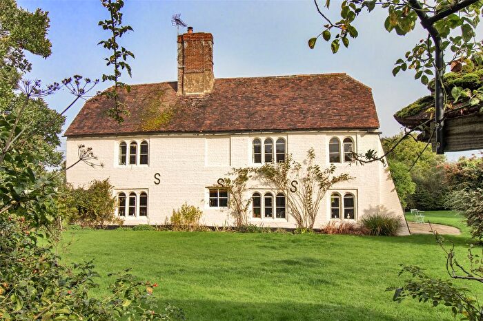 4 Bedroom Detached House For Sale In Pluckley, Ashford, Kent, TN27