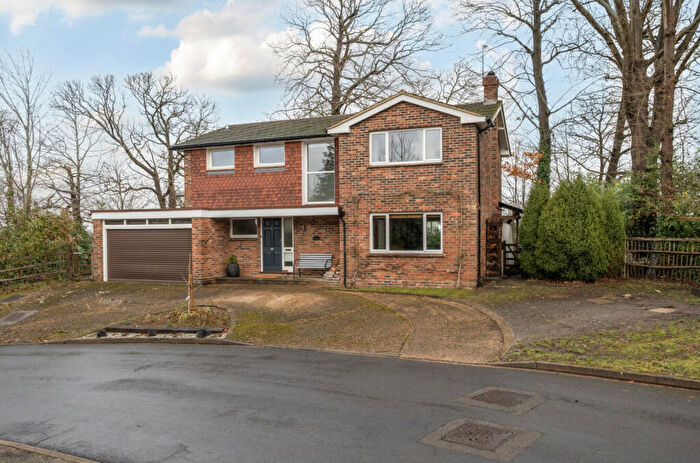 4 Bedroom Detached House For Sale In Beacon Hill, Woking, Surrey, GU21