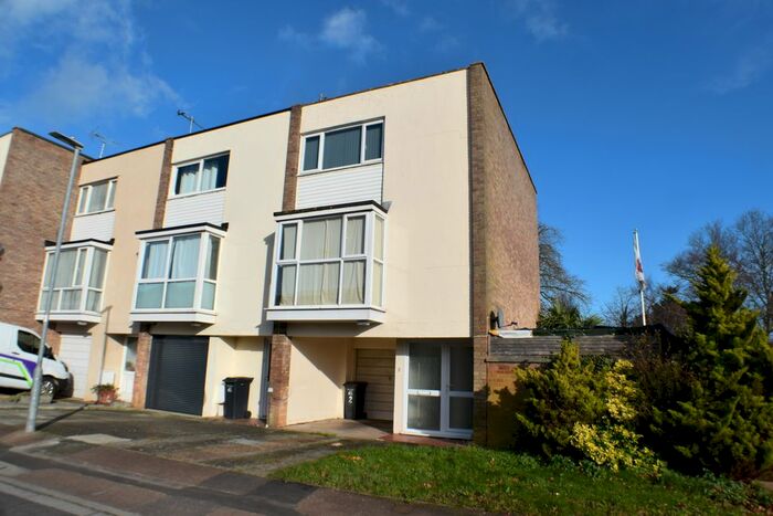 3 Bedroom Town House To Rent In Chepstow Avenue, Bridgwater, TA6