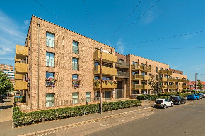 1 Bedroom Flat To Rent In Selbourne Avenue, Isleworth, TW3