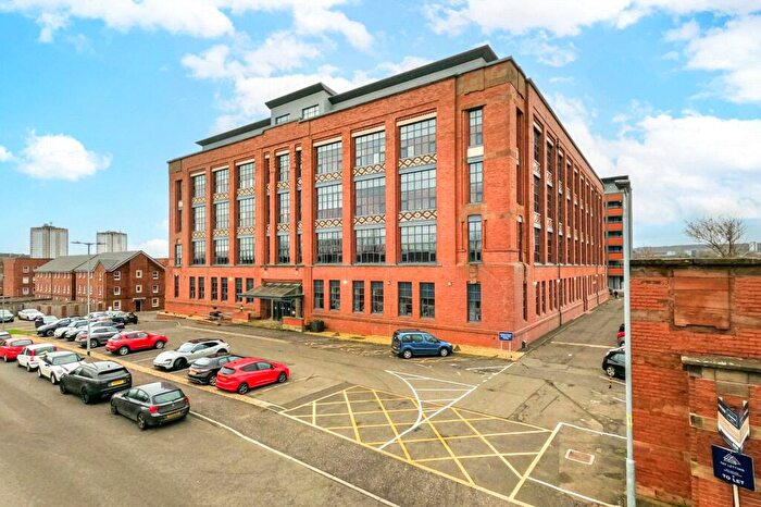 3 Bedroom Apartment To Rent In Inverlair Avenue, Cathcart, Glasgow, G43