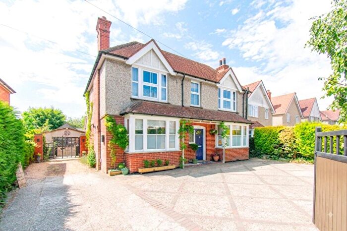 4 Bedroom Detached House For Sale In Bath Road, Thatcham, Berkshire, RG18