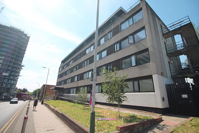 1 Bedroom Flat To Rent In Queens Moat House, Romford, RM1