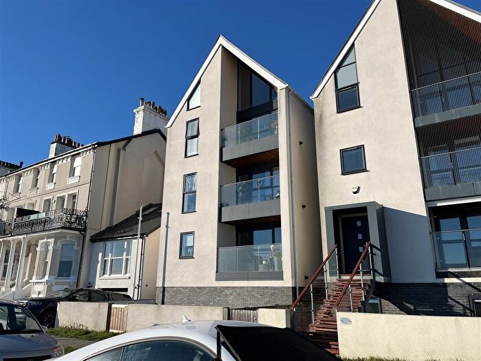 2 Bedroom Flat To Rent In Pebble Close, Littlestone, New Romney, TN28