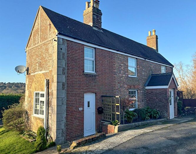 2 Bedroom Semi-detached House For Sale In Rock Lane, Hastings, TN35