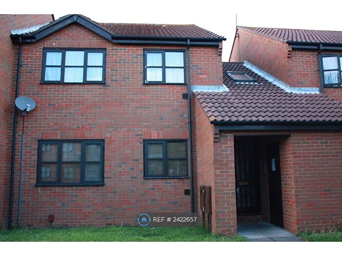 1 Bedroom Flat To Rent In Boltons Lane, Harlington, UB3