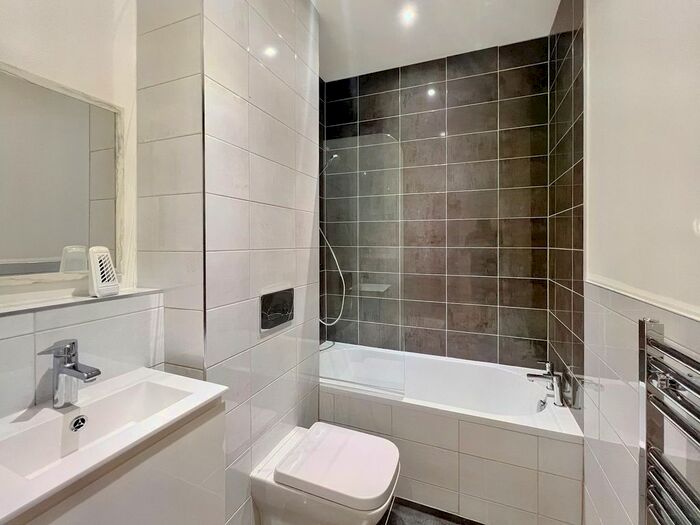 2 Bedroom Flat To Rent In Corporation Street, The Co-Operative, CV1