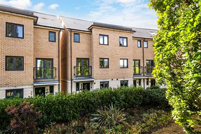 3 Bedroom End Of Terrace House For Sale In Parkside Walk, Northfleet, Kent, DA11