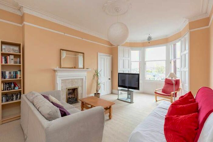 2 Bedroom Flat To Rent In Macdowall Road, Newington, Edinburgh, EH9