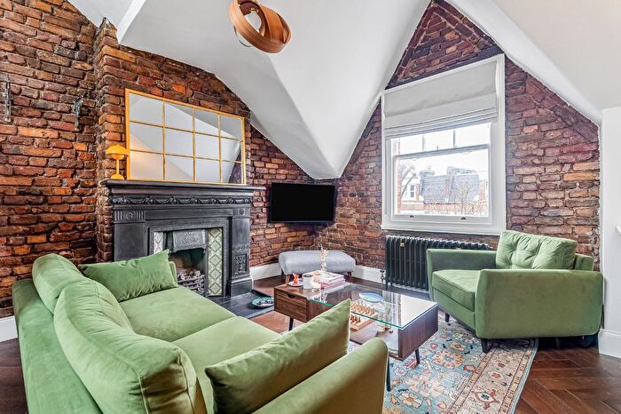 2 Bedroom Flat For Sale In Northolme Road, Islington, London, N5