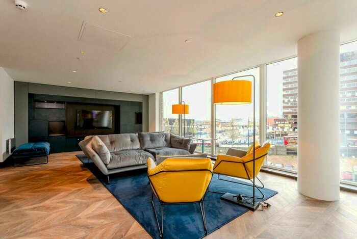 Apartment To Rent In Exchange Square, The Priory Queensway, Birmingham, B4