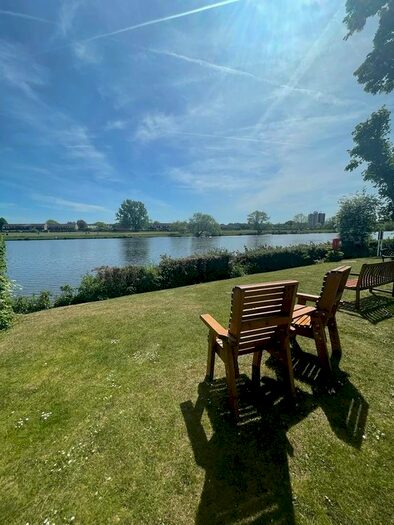 1 Bedroom Flat To Rent In Thames Close, Hampton, TW12