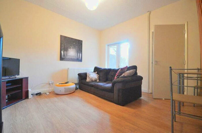 4 Bedroom Terraced House To Rent In Abbey Road, Northampton, NN4