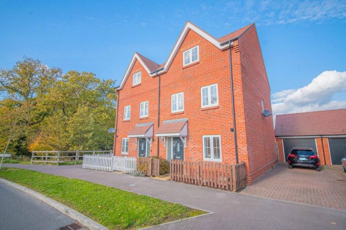 3 Bedroom Semi-Detached House For Sale In Savernake Way, Fair Oak, Eastleigh, SO50