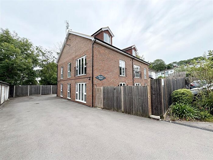 1 Bedroom Flat To Rent In Claybury, Bushey, WD23