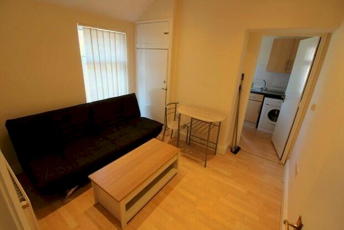 2 Bedroom Flat To Rent In Keppoch Street Cardiff, CF24
